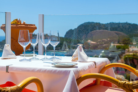 海景西班牙Majorca有海洋观点的餐馆户外帕格拉图片