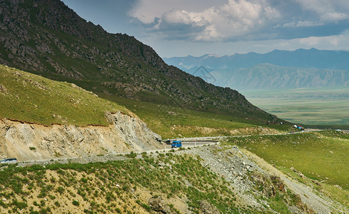 吉尔斯坦山区地貌素赛米尔河谷环境景观草图片