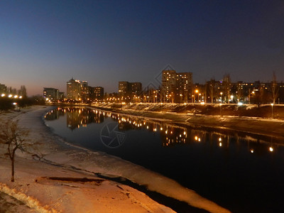 散景在夜光中照亮城市的灯光中心路图片