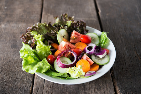 饮食晚餐木制背景新鲜蔬菜沙拉开胃图片