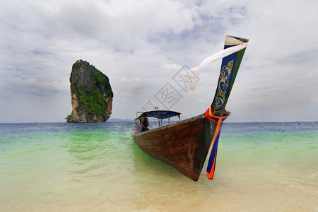 7月1日建党节泰国克拉比长尾船巴漂流水背景