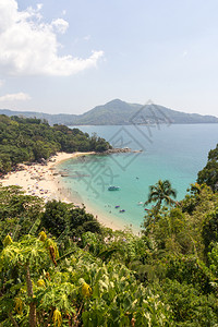 海岸热带泰国普吉州LaemSingh海滩上的人洋图片