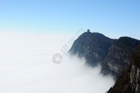 天空的穆坦因山顶景观图片