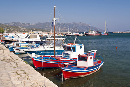 木制的码头希腊Samos号渔船图片