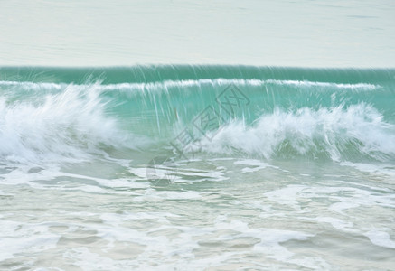 清澈的海水浪地平线岸美丽图片