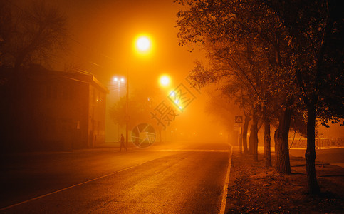 雾中夜色城市风景照片中雾城市风景观薄雾路图片