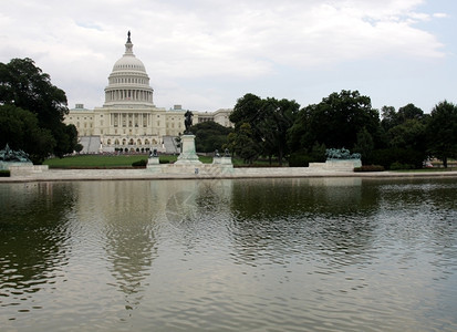 选举美国会大厦西侧代表美国会大厦西侧的游泳池都城山和反射建造水平的图片