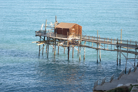 户外意大利泰尔莫坎波巴索的trabuccotrabocco旅游海岸图片