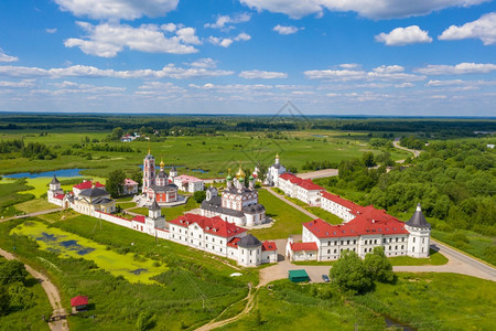 正统瓦尔尼察VarnitskyTrinitySergius修道院在雅罗斯拉夫尔地区RostovVelikyVarnitsa村在夏图片