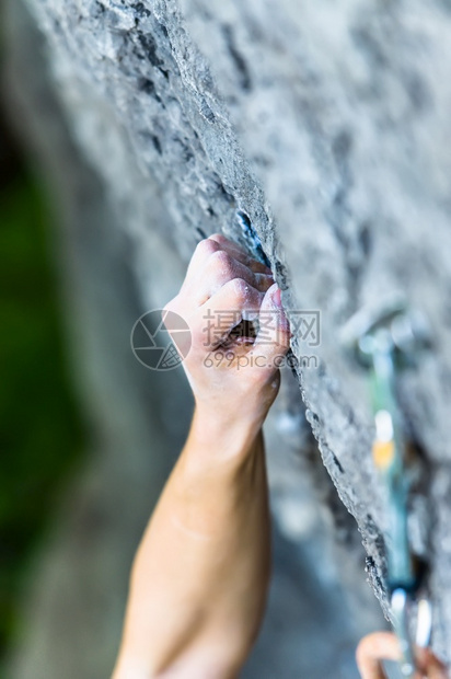 手工攀爬登山挑战风险图片