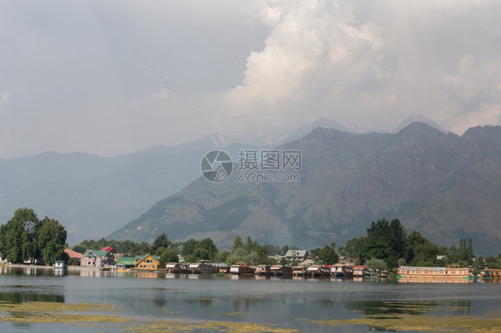 宁静血管反射克什米尔湖的住宅船印喀什米尔湖图片