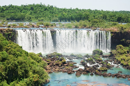 河巴西和阿根廷边界上著名的伊瓜祖瀑布IguazuFalls下降高的图片