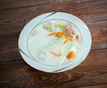 盘子韭葱Fiskesuppe挪威鳕鱼和鲑杂烩晚餐图片