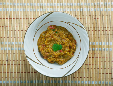 大蒜传统希腊茄子沙拉和开胃菜Melitizanosalata午餐经过图片