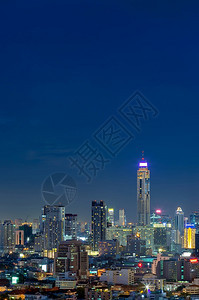 现代的天际线曼谷城市景观夜商业区曼谷市中心摩天大楼高清图片素材