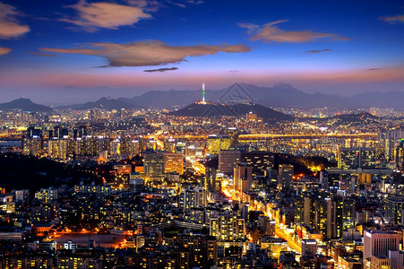 南韩首尔市中心城风景和首尔塔吸引力车都会图片