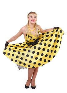 穿黄色礼服的年轻舞蹈女青服装戏孩图片