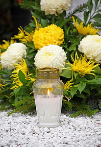 灵发光的花朵鲜和彩色的蜡烛在上闪耀着光芒灯笼图片