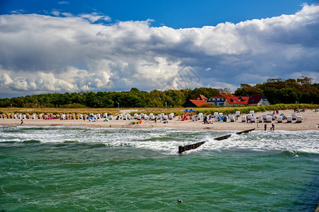 波罗的海度假胜地Rerik的特殊地点海浪运动的风背景图片