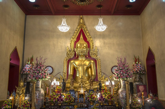 艾伦13世纪在泰国曼谷唐人城地区TraimitWatTraimit的金佛神社笏图片