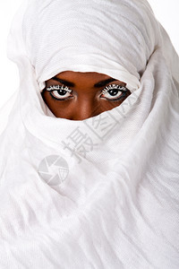 游牧的部落穿白围巾美丽女脸容露出白鞭子的眼睛睫毛图片