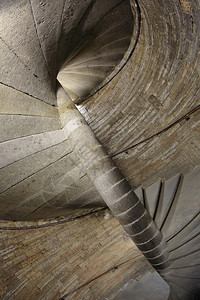 漩涡俄罗斯旧的石头螺旋楼梯背景结石图片