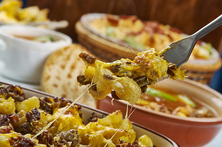 新鲜的放塔可通心粉砂锅和奶酪德州墨西哥美食传统什锦菜肴顶视图豆子图片