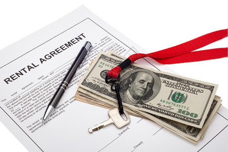 保险财产与租房协议有关的住钥匙和资金商业图片