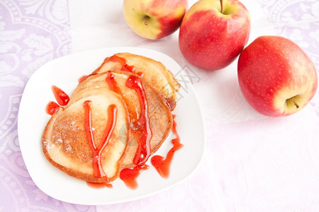 食物甜红糖浆的厚薄煎饼早餐甜点图片