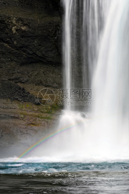 冰岛人Landmannalaugar公园Eldgja火山峡谷的Ofaerufos水壁前面有彩虹快门喷卡特拉图片