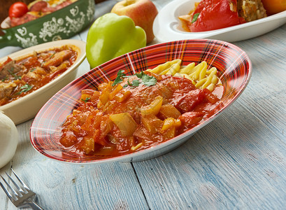 盘子菜肴鸡肉粉匈牙利菜料传统各种盘顶层风景辣椒图片