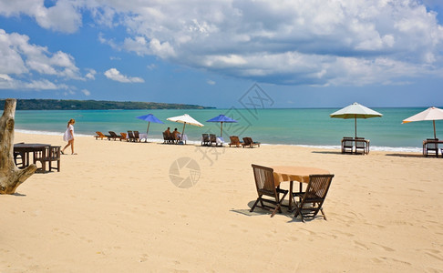 金巴兰海滩餐厅印度尼西亚巴厘岛吉姆兰海滩假期桌子背景
