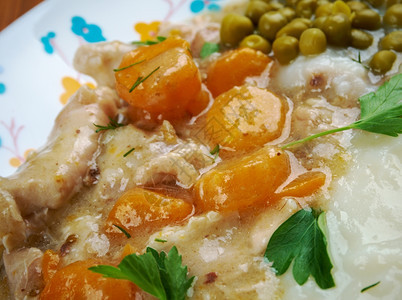 鸡肉和蔬菜的弗里卡西Fricassee法国语晚餐图片