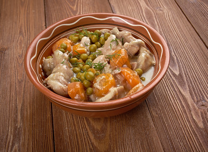 大蒜法国鸡肉和蔬菜的弗里卡西Fricassee胡萝卜图片