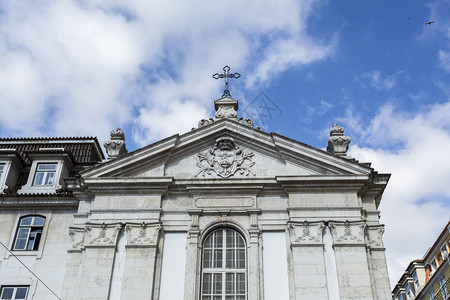 拱葡萄牙里斯本CorpoSanto教堂圣托尔普多米尼克骑士勋章的佩戴印有封冠军徽的臂章详细资料柱状图身体背景图片