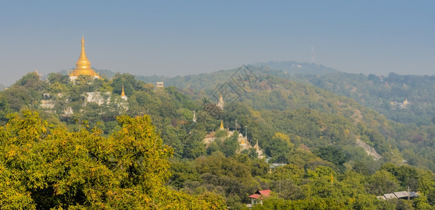 缅甸Sagaing山上的金塔寺庙佛教图片