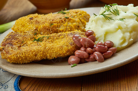 欧洲的RizekBreadedporkSchnitzel捷克烹饪传统各种菜盘顶视美味的一顿饭图片