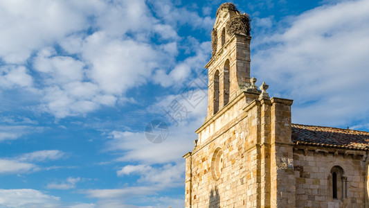 老的西班牙萨莫拉卡斯蒂利亚和里昂一座旧教堂的景象历史纪念碑图片