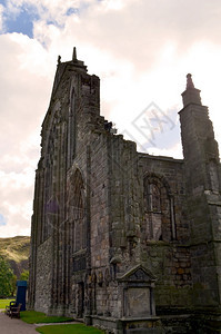 公园景观爱丁堡苏格兰Holorood修道院的塔楼废墟老图片