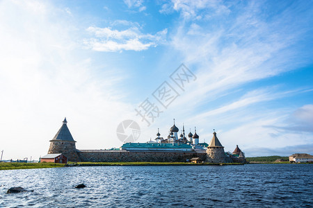 俄罗斯阿尔汉格克州湖边的帕索普罗布拉日斯基索洛维茨修道院斯帕索普列奥布拉任斯基堡垒图片