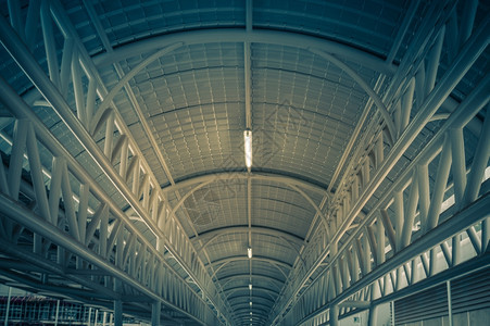 购物中心大楼的空地隧道终端方向商业图片
