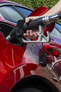 气体泵装满柴油或石的汽车燃料箱一种填图片