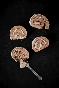 巧克力瑞士卷甜品蛋糕图片
