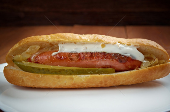 抛光蔬菜麦克斯韦马威街波兰美国三明治由烤的波兰香肠组成图片