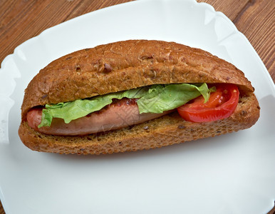 晚餐小吃马克斯威街波兰美国三明治由烤的波兰香肠组成木头图片