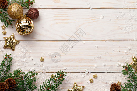 金的雪作品圣诞假日在木制背景上构成的圣诞假日复制空间图片