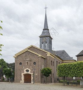 城市的拉克村庄古老教堂中心在奥赫村和达奇镇图片