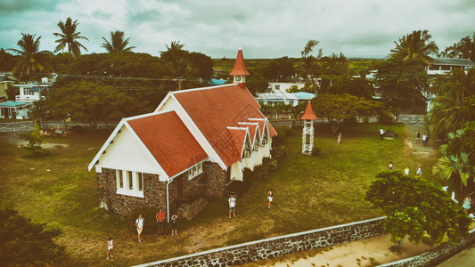 美丽的毛里求斯CapMalheureux海洋一带著名教堂的美景自然海滩图片