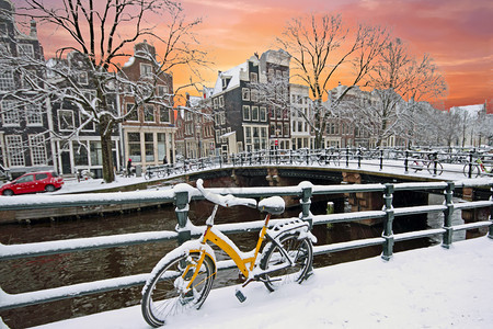 水首都荷兰阿姆斯特丹冬季在阿姆斯特尔Amstel建造图片