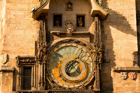 数据古老的天文钟在旧市政厅的古代时钟上一小感动数字古代天文学钟声古代天文学钟声正方形著名的图片